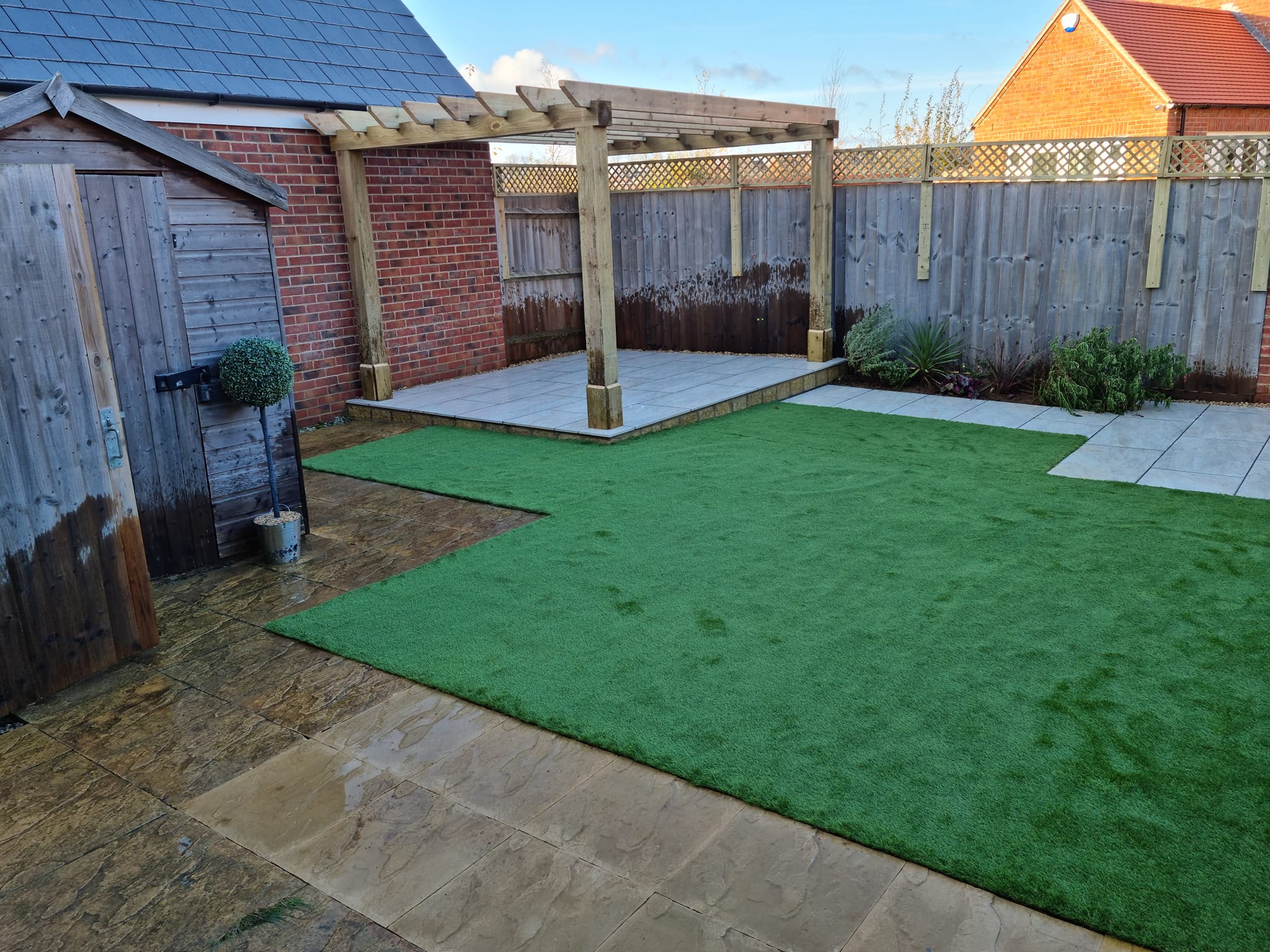Before and after pictures of a garden makeover job in Bicester